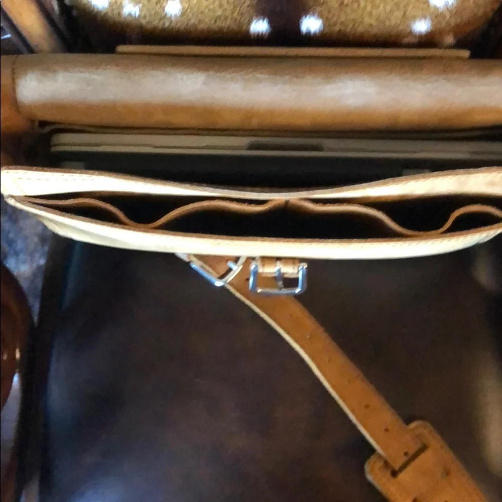 Leather Messenger Briefcase - Tan